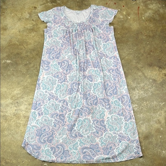 Miss Elaine Blue and Pink Paisley Nightgown 
Size: Large - Picture 1 of 6
